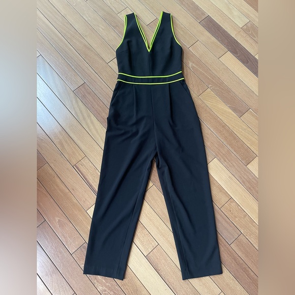 Alice + Olivia Jeri Black Neon Green Piped Jumpsuit | Sleeveless V-Neck Size 2 - Picture 2 of 13